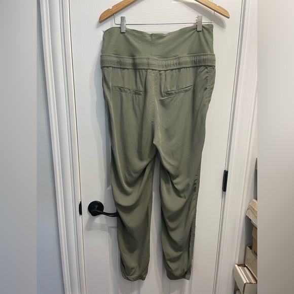 H&M Mama Maternity Women’s Olive Green Cargo Jogger Utility Pants Medium - Picture 5 of 9